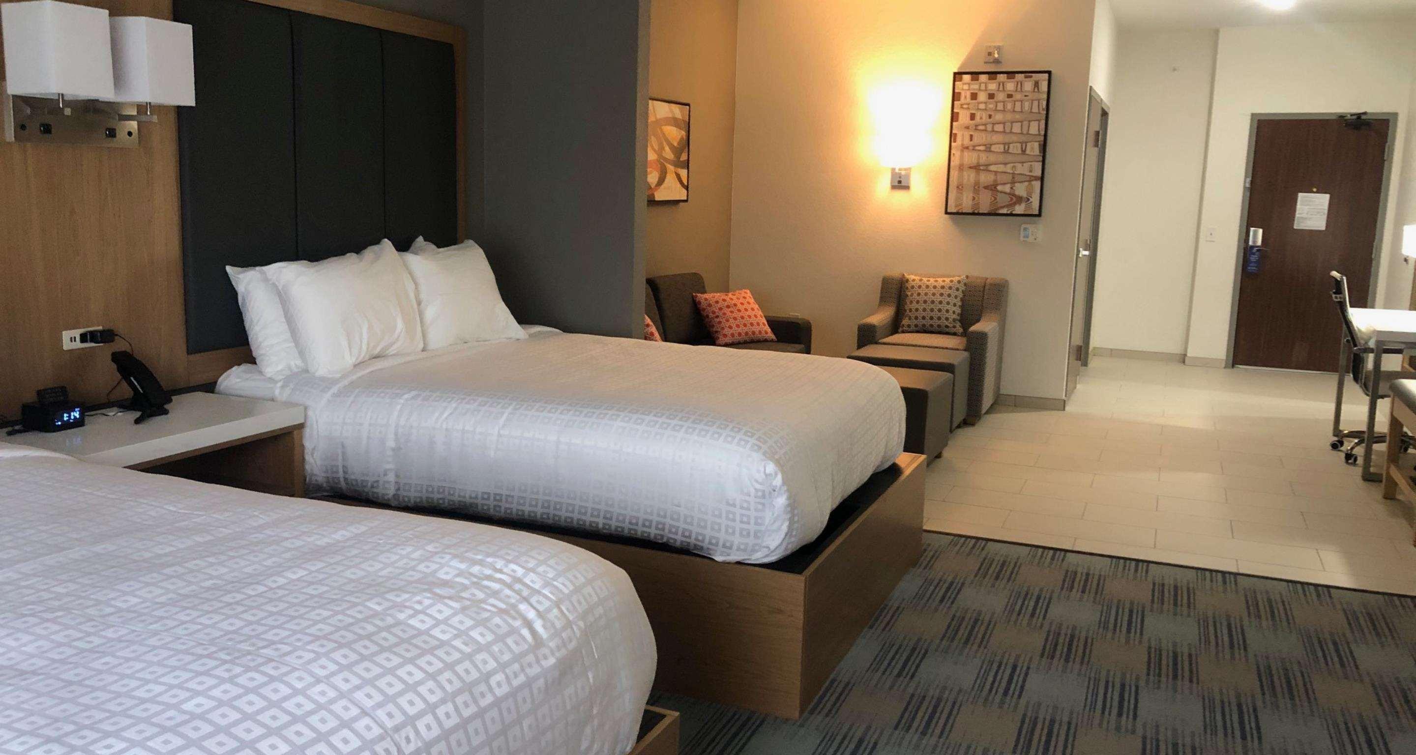 La Quinta Inn & Suites By Wyndham Coralville Iowa City ภายนอก รูปภาพ