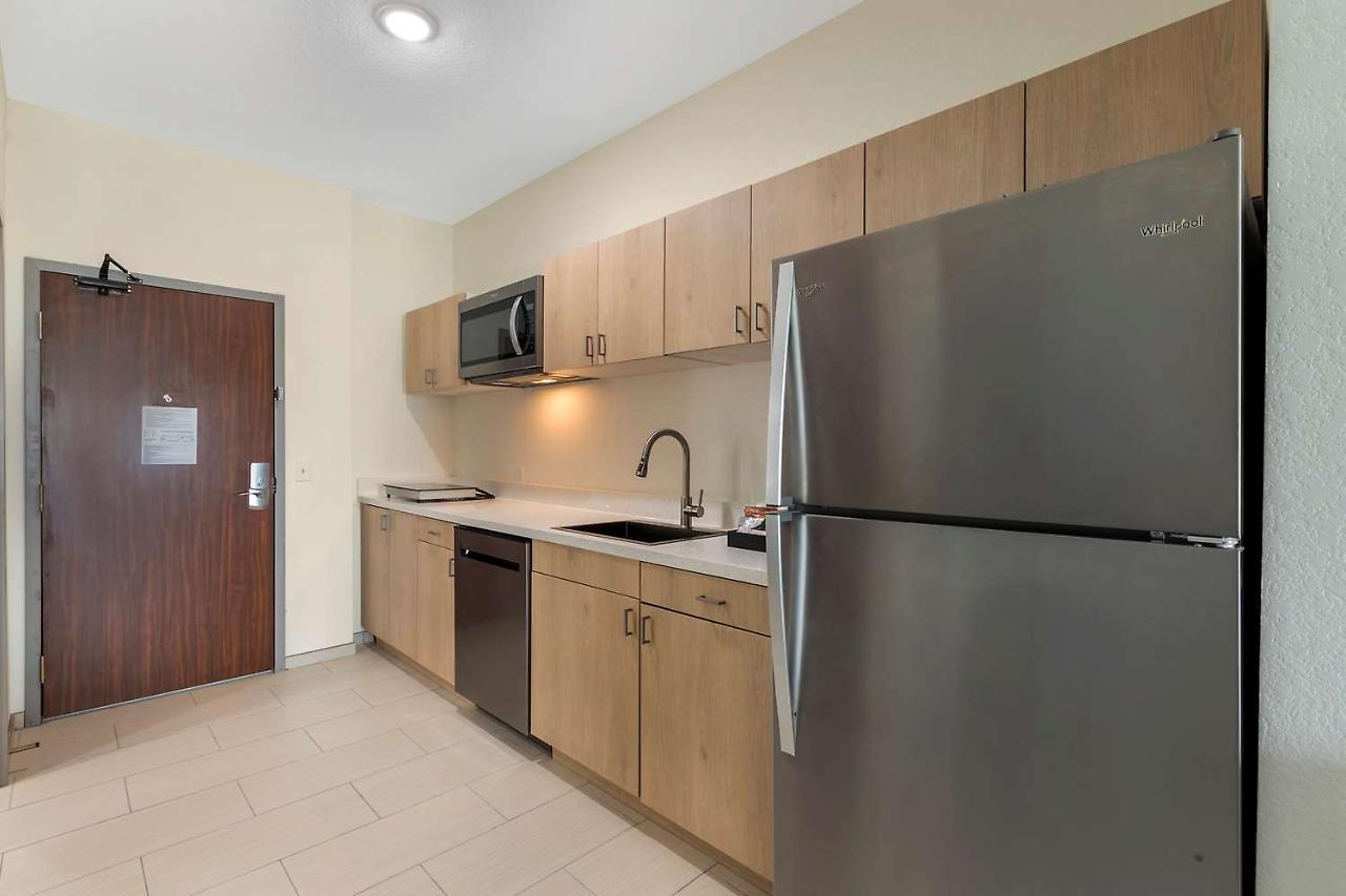 La Quinta Inn & Suites By Wyndham Coralville Iowa City ภายนอก รูปภาพ