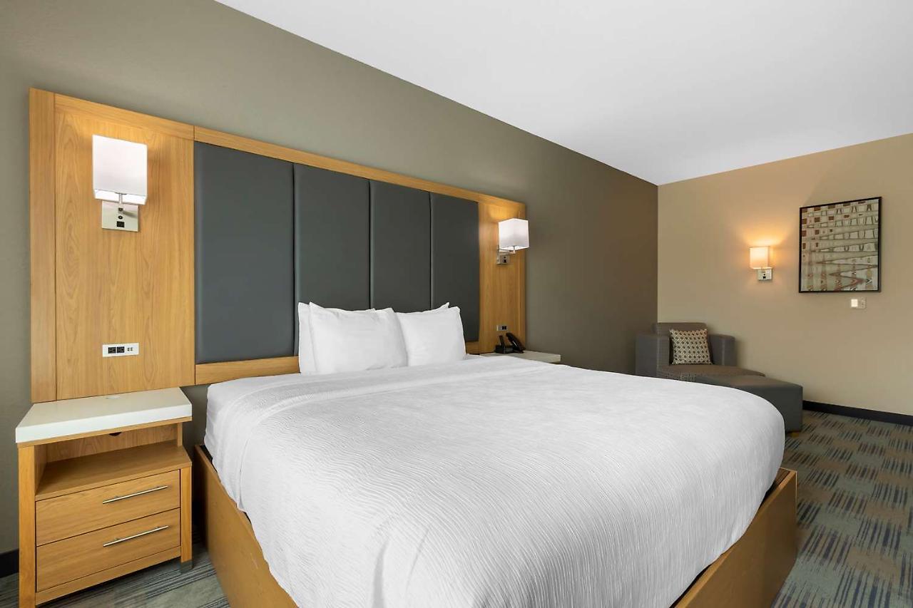 La Quinta Inn & Suites By Wyndham Coralville Iowa City ภายนอก รูปภาพ