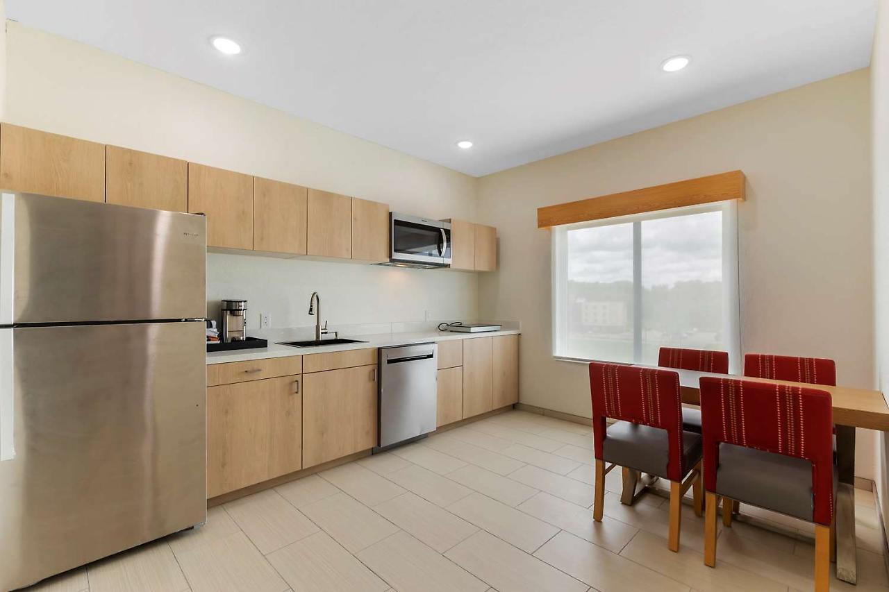 La Quinta Inn & Suites By Wyndham Coralville Iowa City ภายนอก รูปภาพ