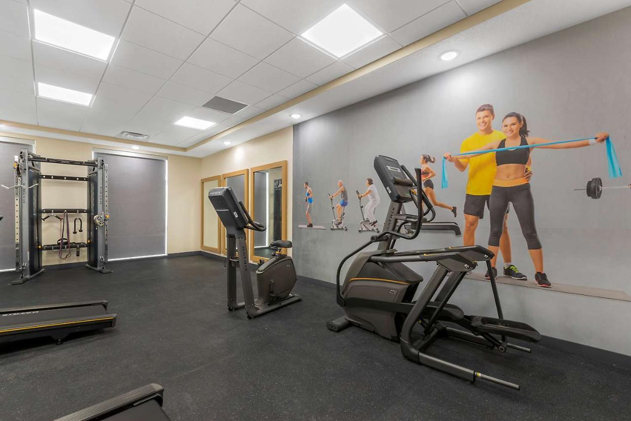 La Quinta Inn & Suites By Wyndham Coralville Iowa City ภายนอก รูปภาพ