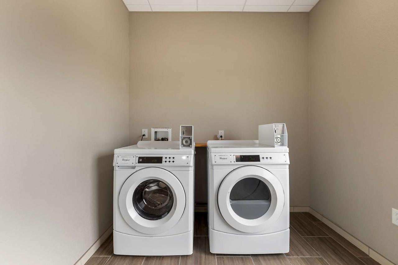 La Quinta Inn & Suites By Wyndham Coralville Iowa City ภายนอก รูปภาพ