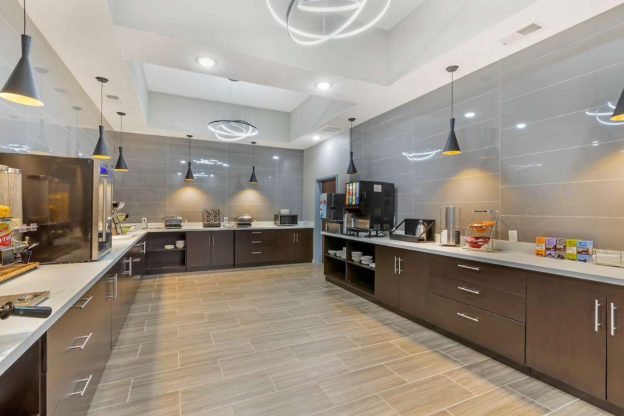 La Quinta Inn & Suites By Wyndham Coralville Iowa City ภายนอก รูปภาพ