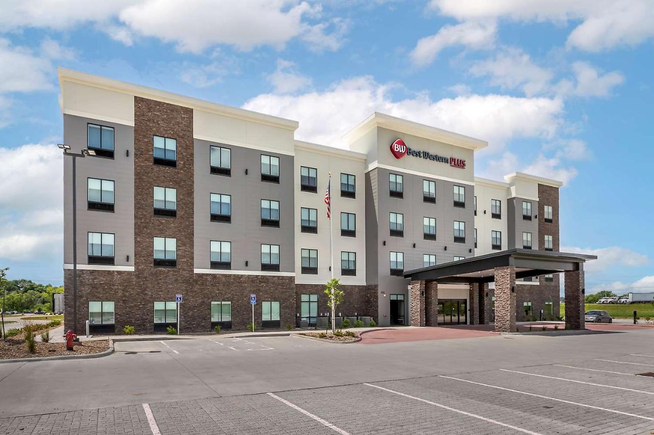 La Quinta Inn & Suites By Wyndham Coralville Iowa City ภายนอก รูปภาพ