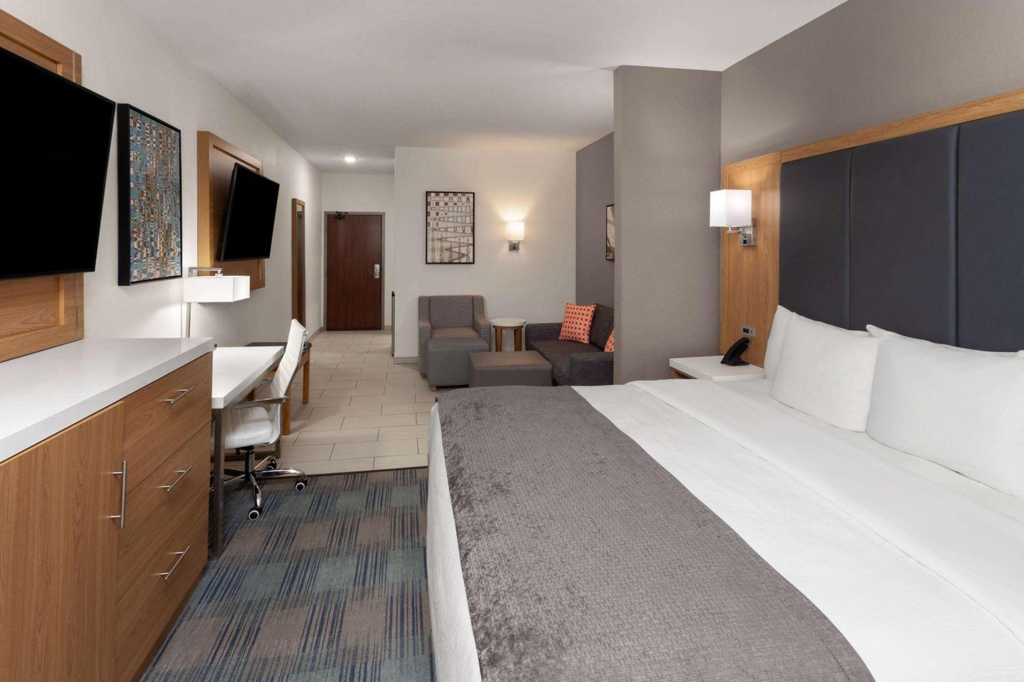 La Quinta Inn & Suites By Wyndham Coralville Iowa City ภายนอก รูปภาพ