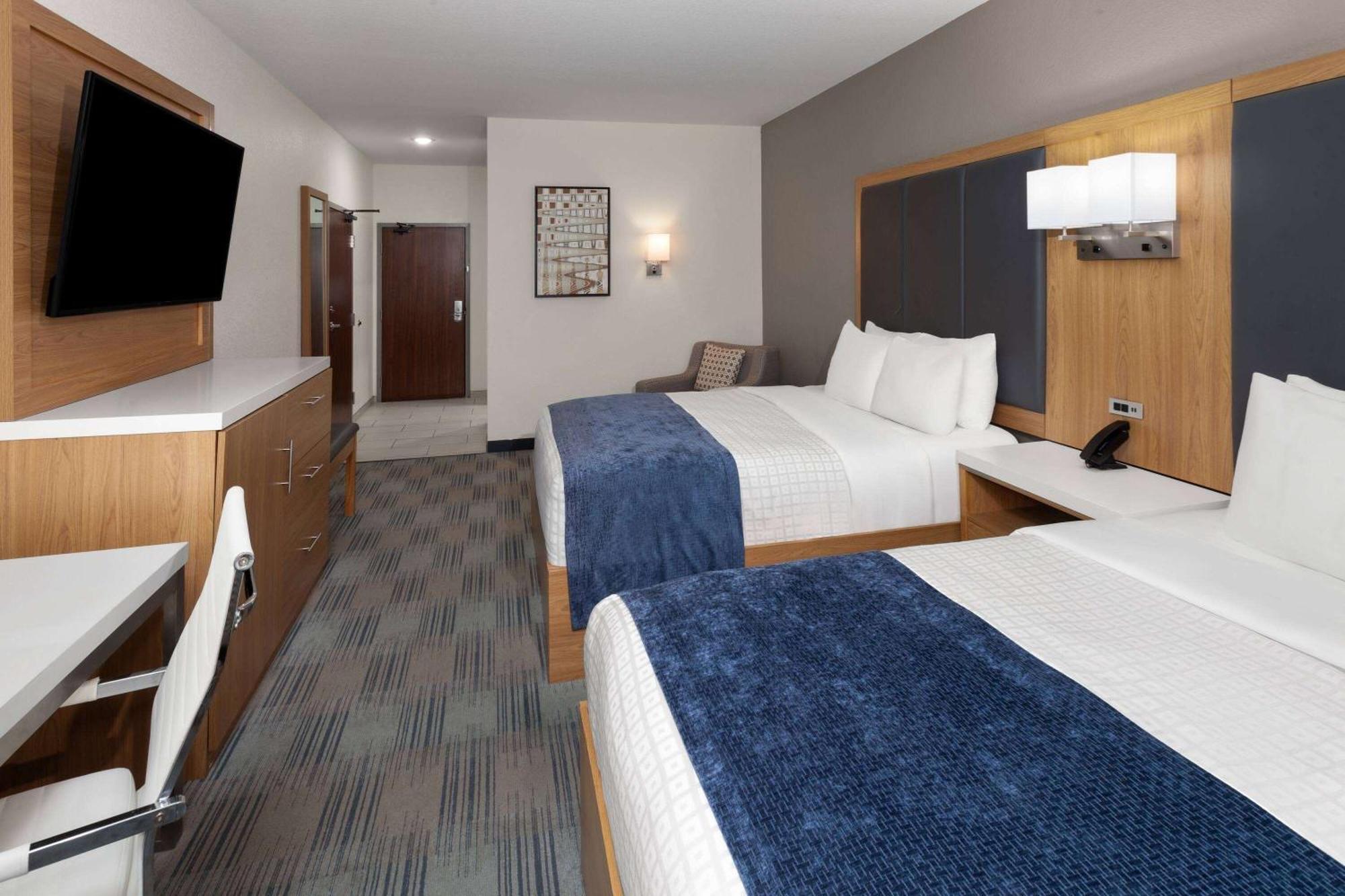 La Quinta Inn & Suites By Wyndham Coralville Iowa City ภายนอก รูปภาพ