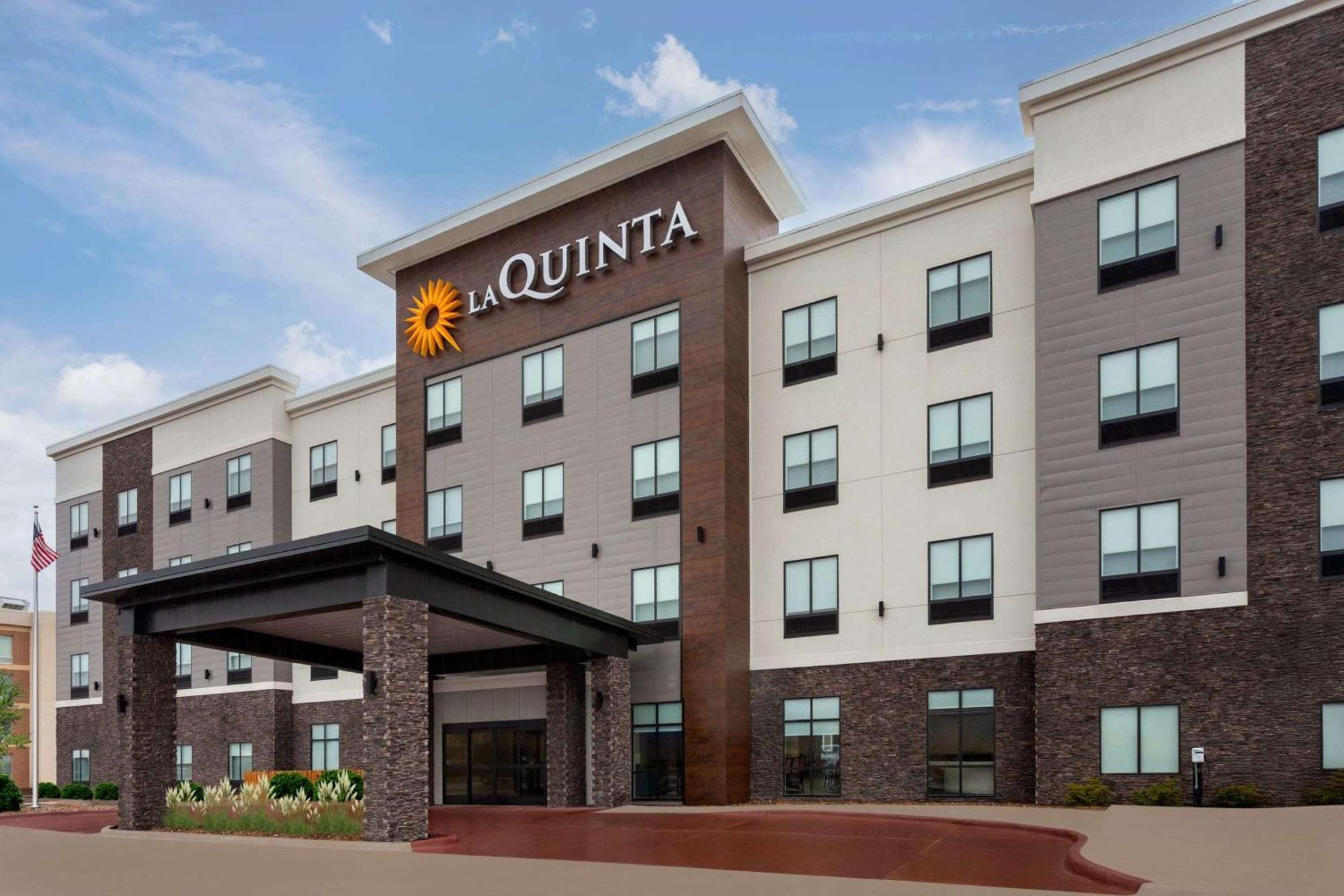 La Quinta Inn & Suites By Wyndham Coralville Iowa City ภายนอก รูปภาพ