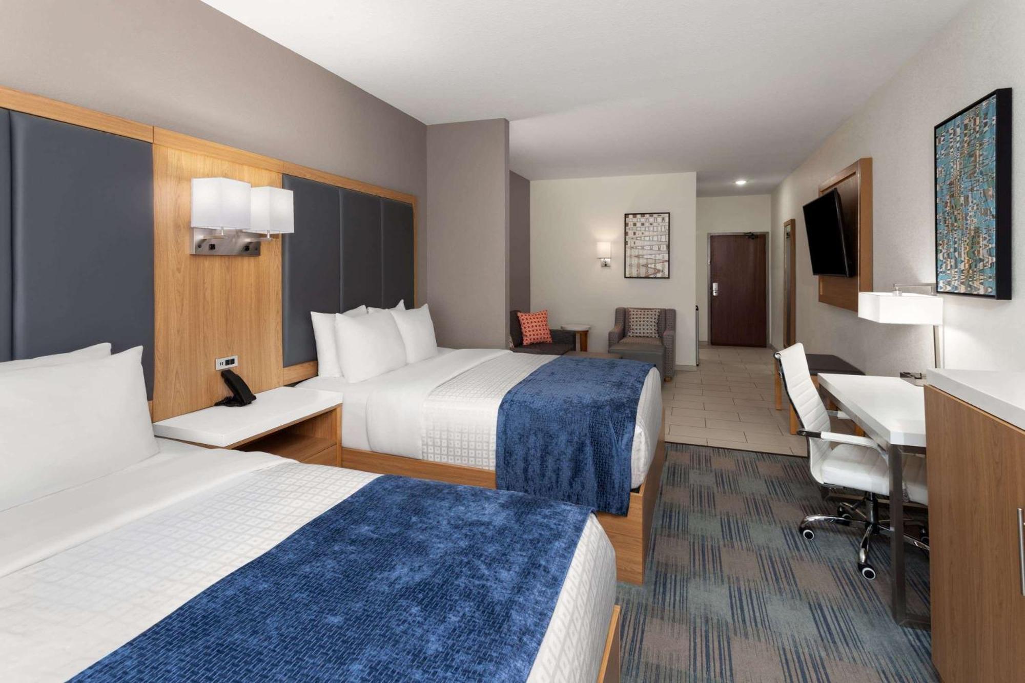 La Quinta Inn & Suites By Wyndham Coralville Iowa City ภายนอก รูปภาพ