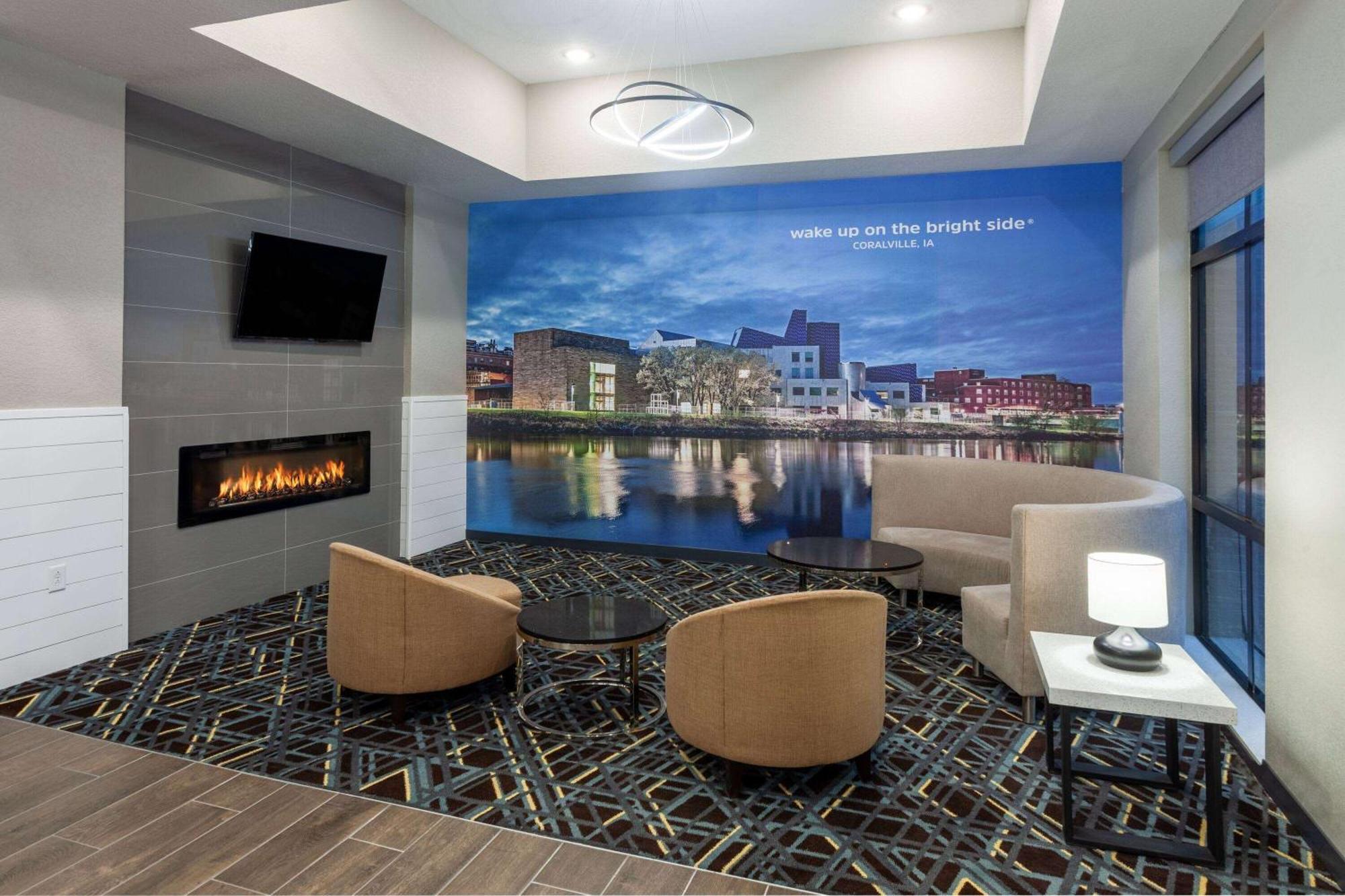 La Quinta Inn & Suites By Wyndham Coralville Iowa City ภายนอก รูปภาพ
