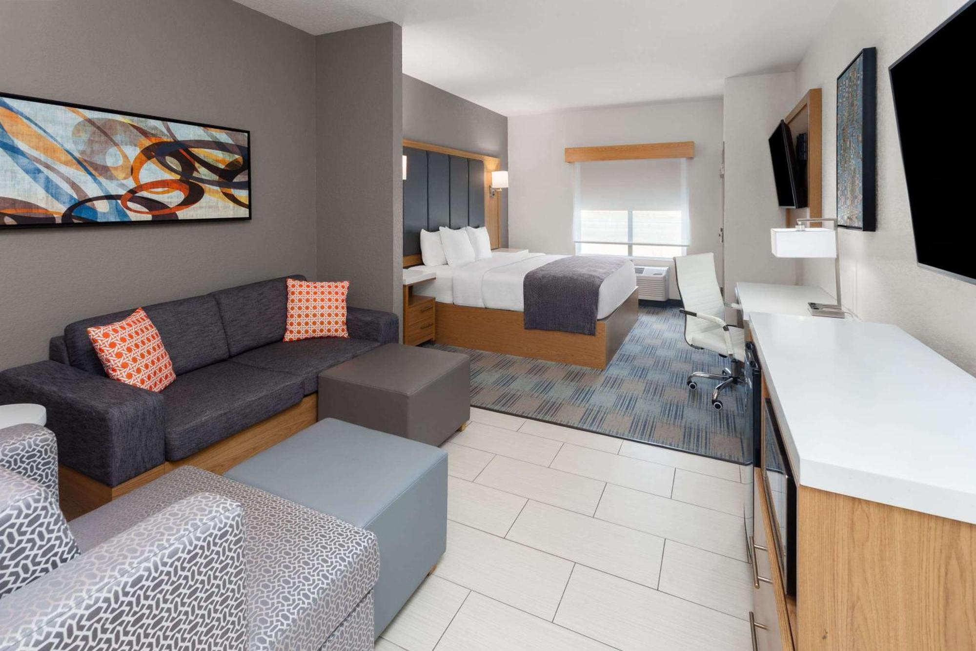 La Quinta Inn & Suites By Wyndham Coralville Iowa City ภายนอก รูปภาพ