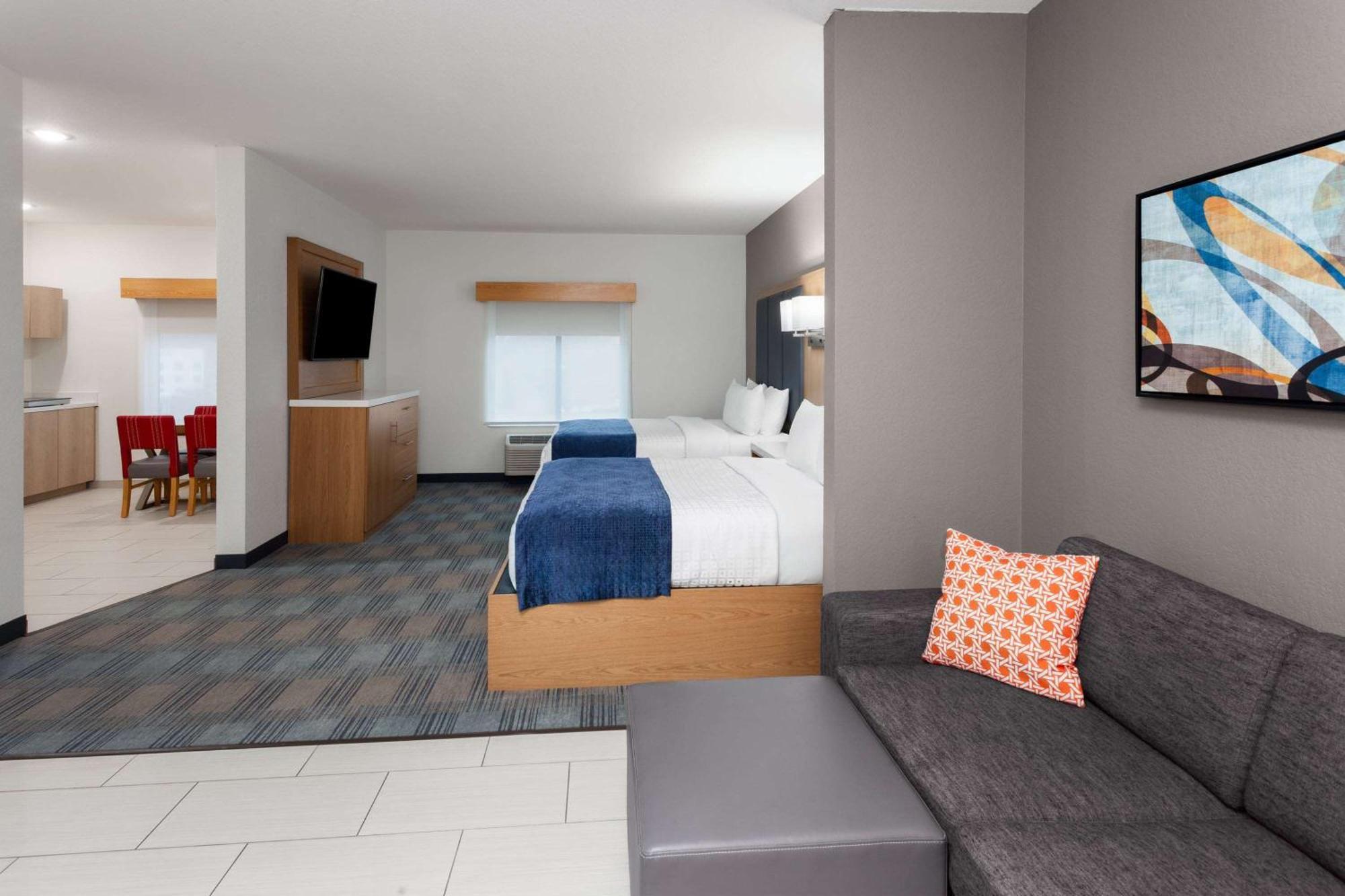 La Quinta Inn & Suites By Wyndham Coralville Iowa City ภายนอก รูปภาพ