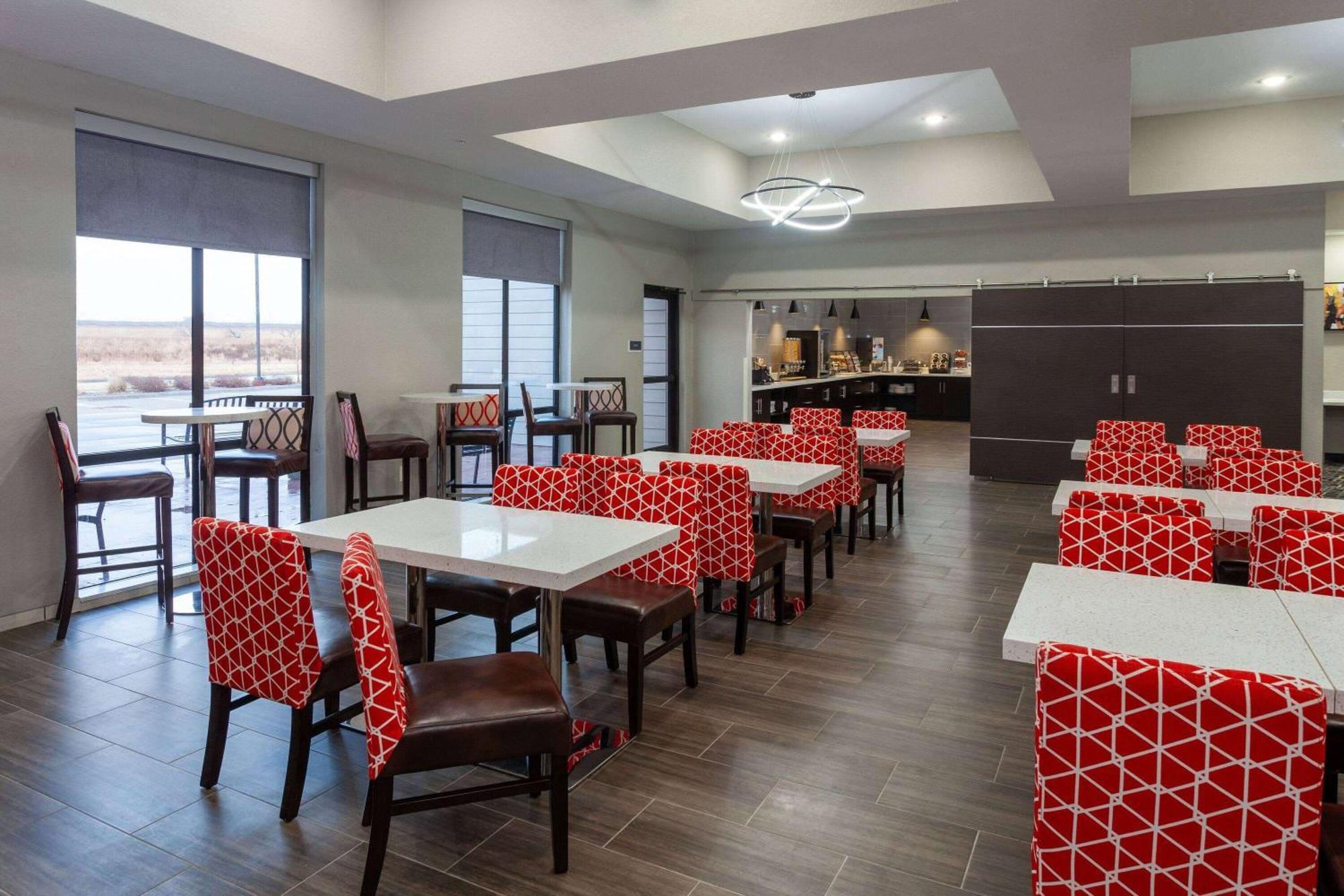 La Quinta Inn & Suites By Wyndham Coralville Iowa City ภายนอก รูปภาพ