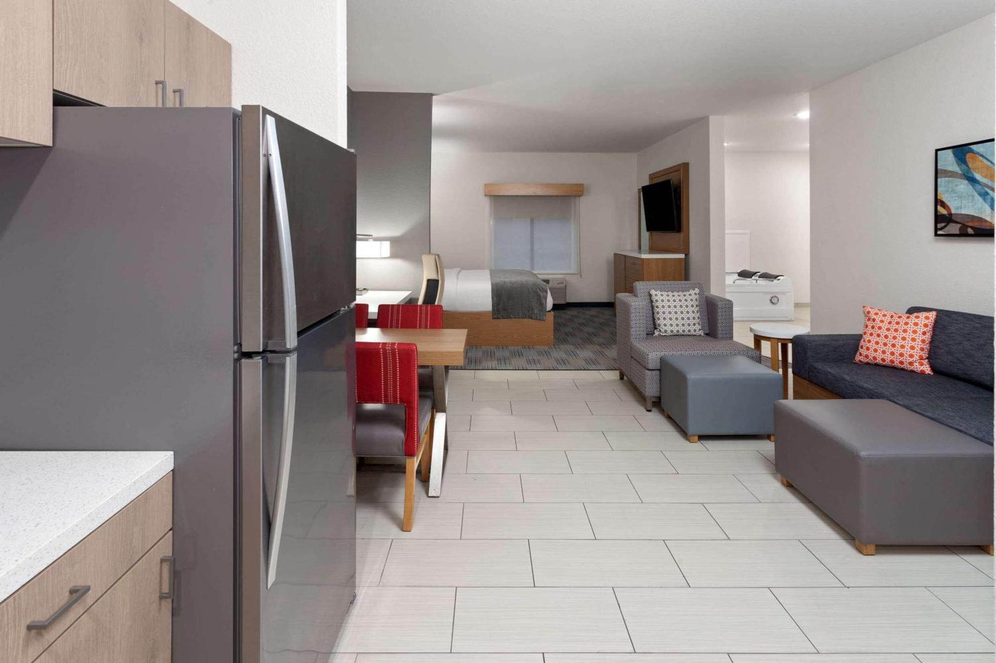 La Quinta Inn & Suites By Wyndham Coralville Iowa City ภายนอก รูปภาพ