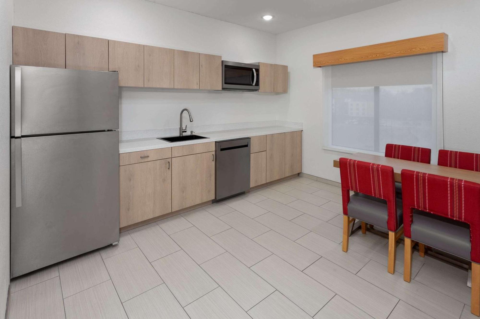 La Quinta Inn & Suites By Wyndham Coralville Iowa City ภายนอก รูปภาพ