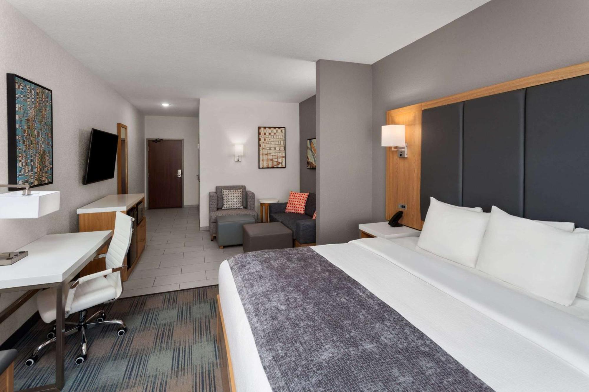 La Quinta Inn & Suites By Wyndham Coralville Iowa City ภายนอก รูปภาพ